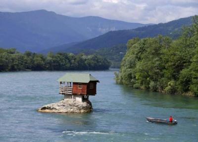 قصه کلبه ای در دل رودخانه درینای صربستان چیست؟