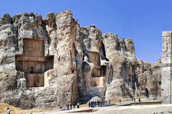 هزاران حلقه چاه نفس یادمان های هخامنشی گرفته است هزاران حلقه چاه نفس یادمان های هخامنشی گرفته است